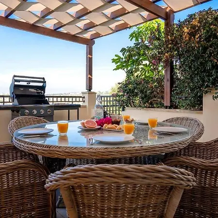 ヴィラ 2 Bedroom Pachna With Amazing Golf Course And Side Sea Views, Aphrodite Hills *