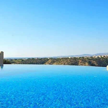 2 Bedroom Pachna With Amazing Golf Course And Side Sea Views, Aphrodite Hills ヴィラ