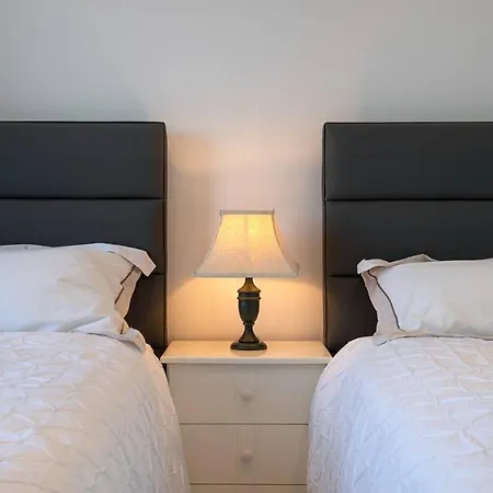 2 Bedroom Pachna With Amazing Golf Course And Side Sea Views, Aphrodite Hills ヴィラ