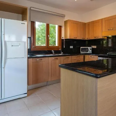 2 Bedroom Pachna With Amazing Golf Course And Side Sea Views, Aphrodite Hills ヴィラ *