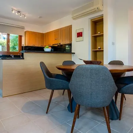 2 Bedroom Pachna With Amazing Golf Course And Side Sea Views, Aphrodite Hills ヴィラ