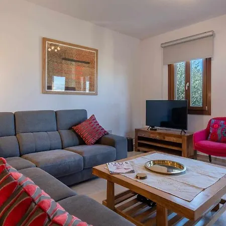 2 Bedroom Pachna With Amazing Golf Course And Side Sea Views, Aphrodite Hills クークリア