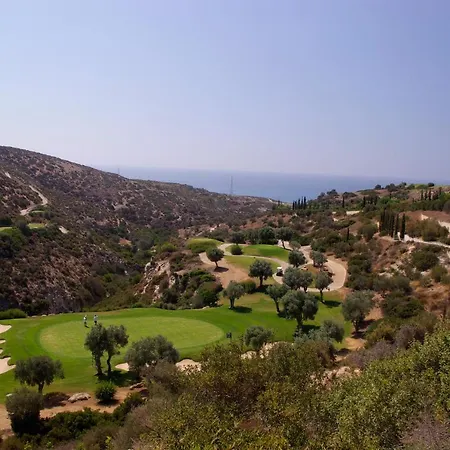 2 Bedroom Pachna With Amazing Golf Course And Side Sea Views, Aphrodite Hills ヴィラ
